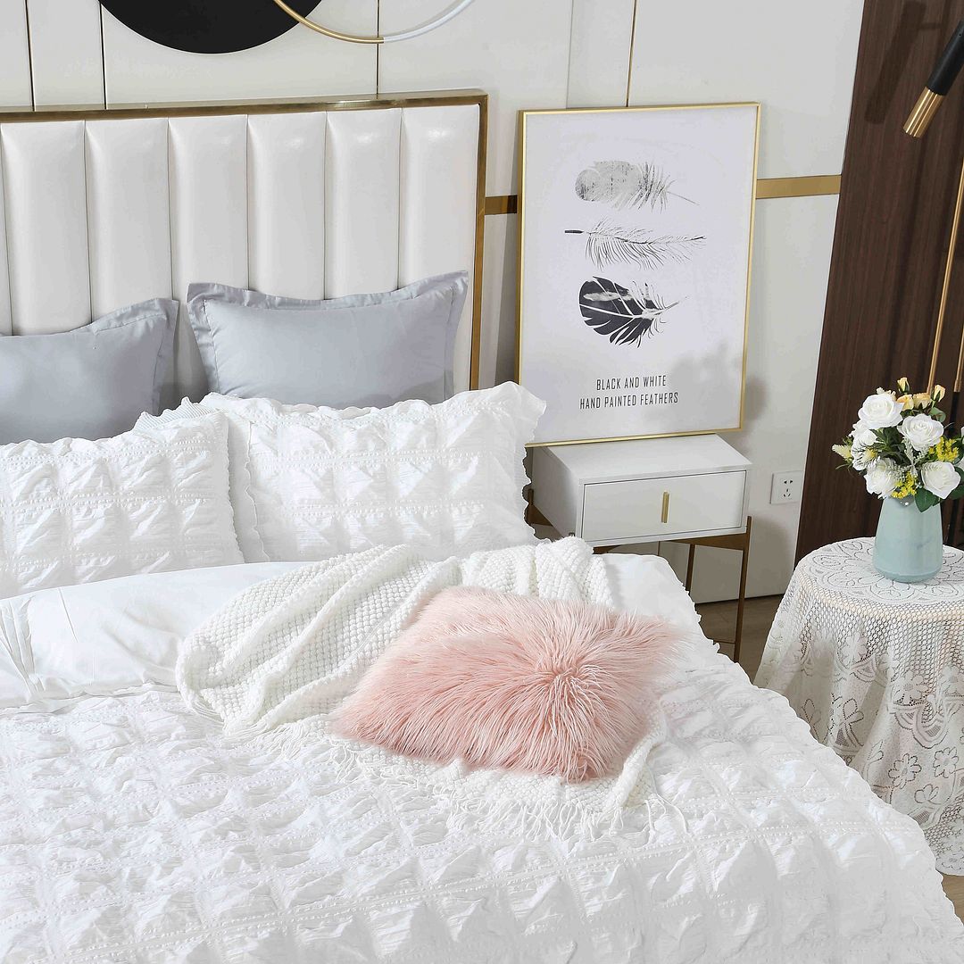 Ruffles Textured Jacquard Quilt Cover Set – White – Queen