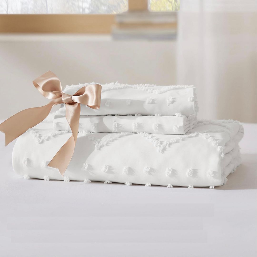 Hudson Tufted Embroidery Quilt Cover Set – White – Queen