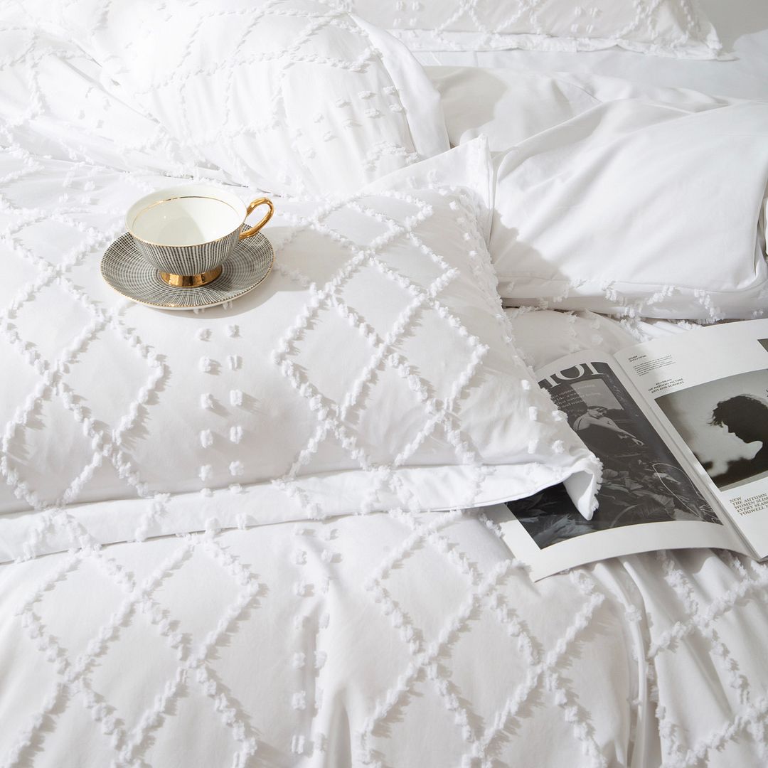 Hudson Tufted Embroidery Quilt Cover Set – White – Queen